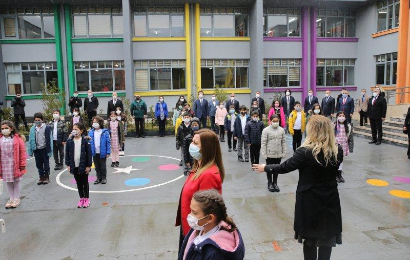 İstanbul'da kontrollü normalleşmenin ilk günü