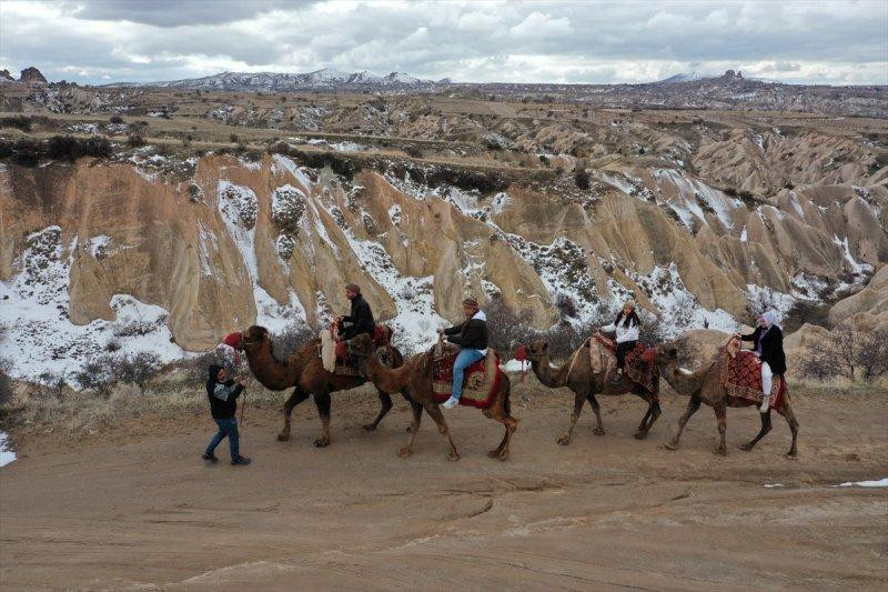 Turistler Kapadokya'yı deve sırtında keşfediyor - Resim 7