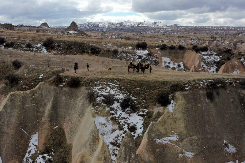 Turistler Kapadokya'yı deve sırtında keşfediyor - Resim 9