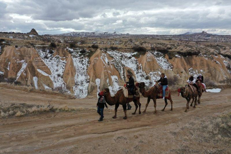 Turistler Kapadokya'yı deve sırtında keşfediyor - Resim 10