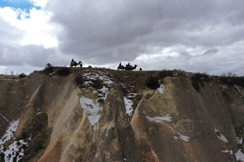 Turistler Kapadokya'yı deve sırtında keşfediyor - Resim 11
