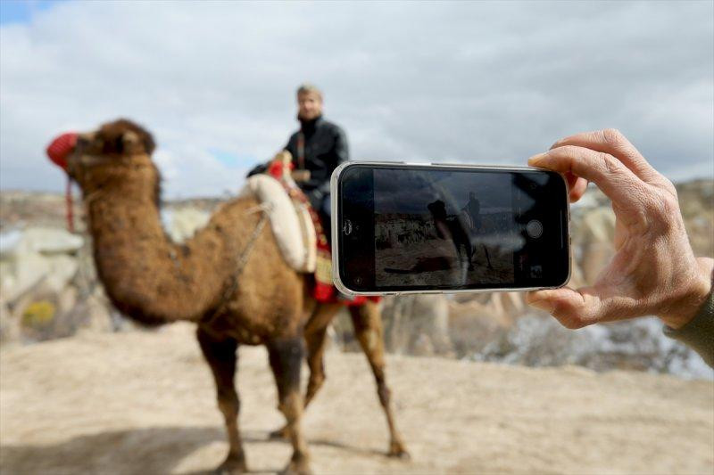 Turistler Kapadokya'yı deve sırtında keşfediyor - Resim 13