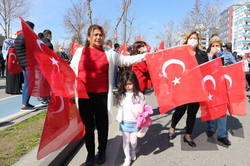Batman'da 'Şehitlere Saygı, Teröre Lanet' yürüyüşü