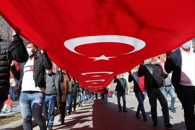 Batman'da 'Şehitlere Saygı, Teröre Lanet' yürüyüşü
