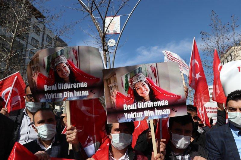 Batman'da 'Şehitlere Saygı, Teröre Lanet' yürüyüşü