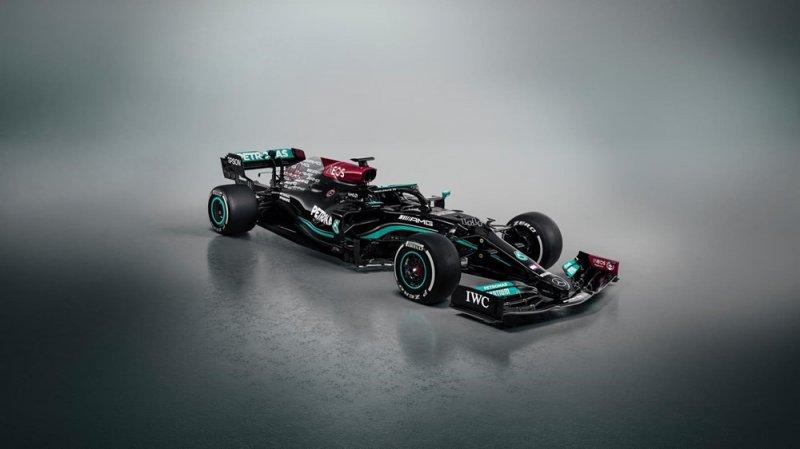 F1 2021 sezonu araçlarını tanıttı