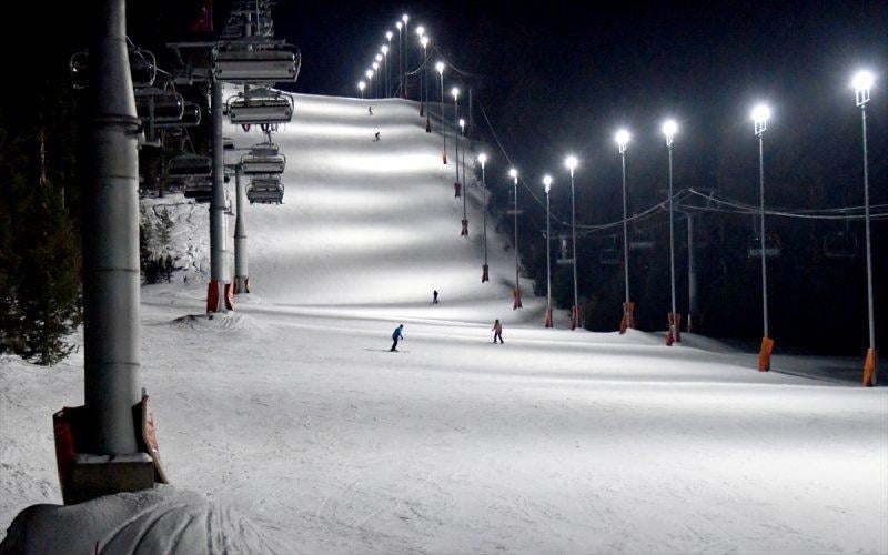 Cıbıltepe Kayak Merkezi'nde gece kayak keyfi