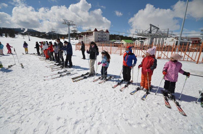 Şehit ve gazi çocuklarına kayak eğitimi