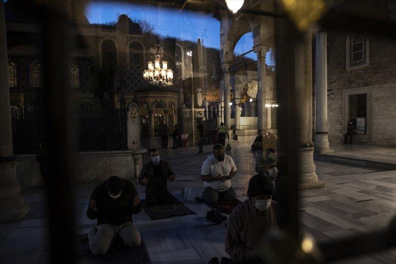 Berat Kandili yurt genelinde idrak edildi