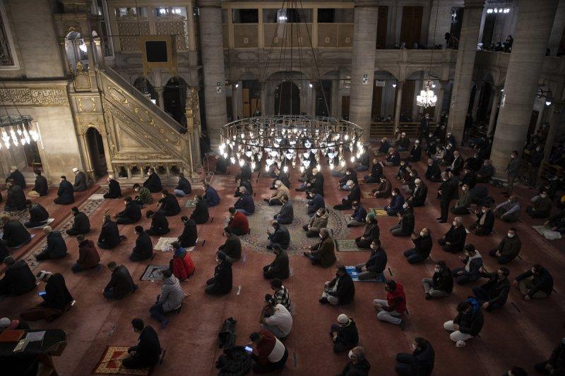 Berat Kandili yurt genelinde idrak edildi