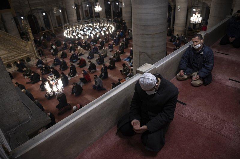 Berat Kandili yurt genelinde idrak edildi