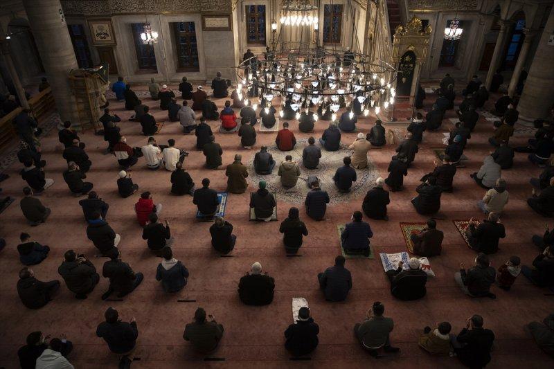 Berat Kandili yurt genelinde idrak edildi