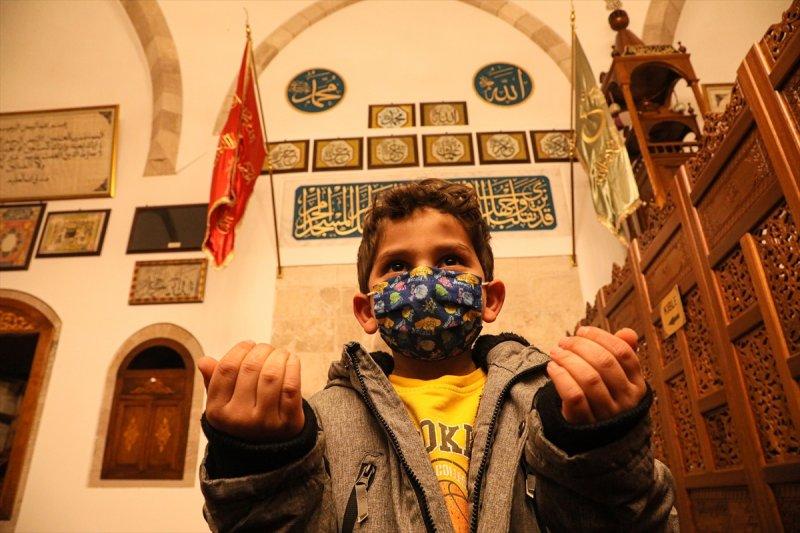 Berat Kandili yurt genelinde idrak edildi