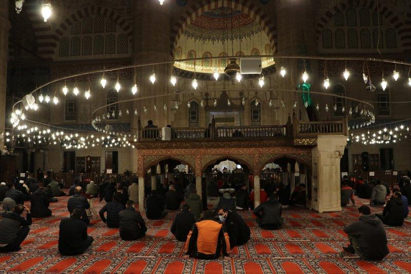 Berat Kandili yurt genelinde idrak edildi