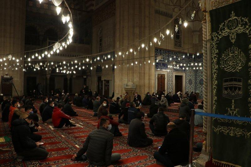 Berat Kandili yurt genelinde idrak edildi