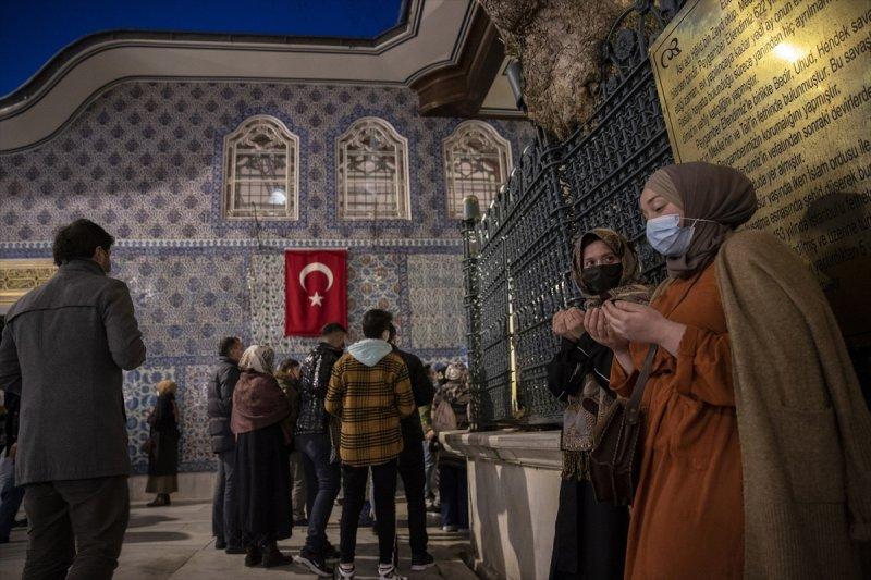 Berat Kandili yurt genelinde idrak edildi