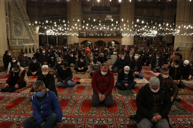 Berat Kandili yurt genelinde idrak edildi