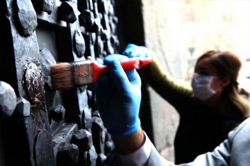 Tarihi Mardinkapı yerine takıldı