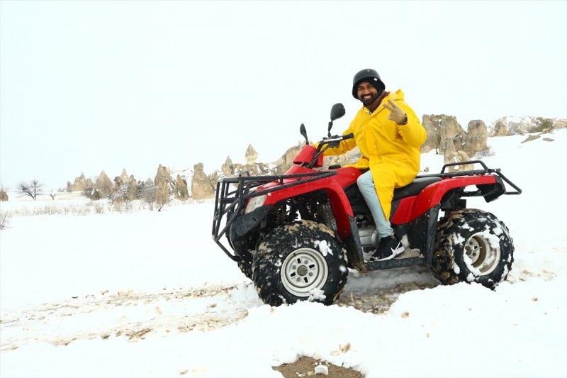 İlkbaharda yağan kar Kapadokya'ya yakıştı