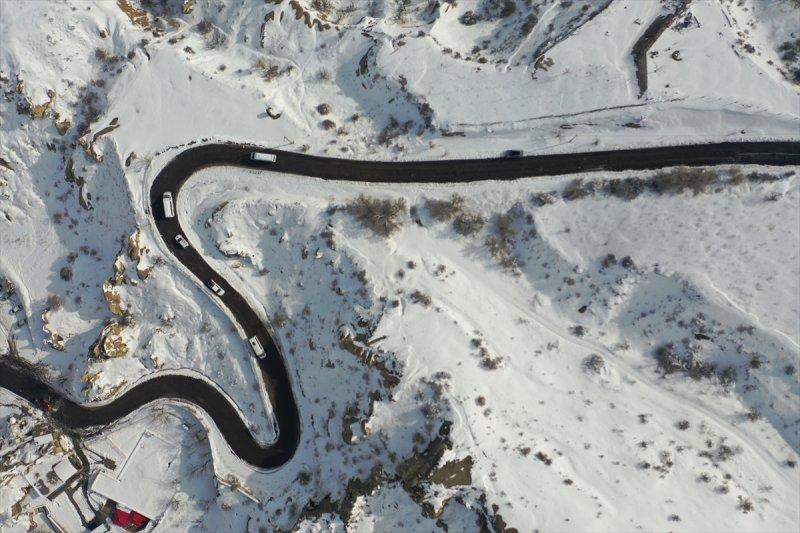 İlkbaharda yağan kar Kapadokya'ya yakıştı