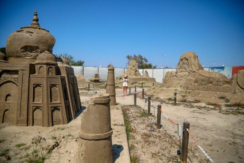 Antalya'da kumdan heykeller Atlantis'i canlandıracak