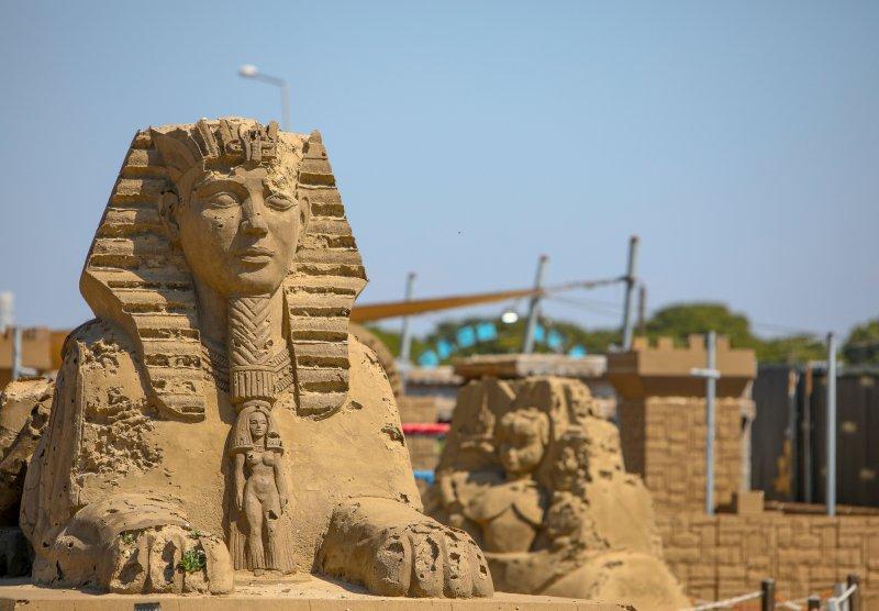 Antalya'da kumdan heykeller Atlantis'i canlandıracak