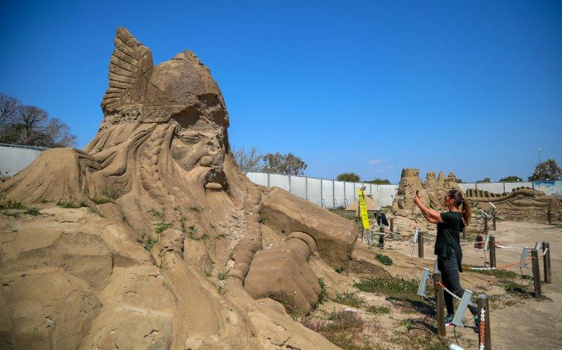 Antalya'da kumdan heykeller Atlantis'i canlandıracak