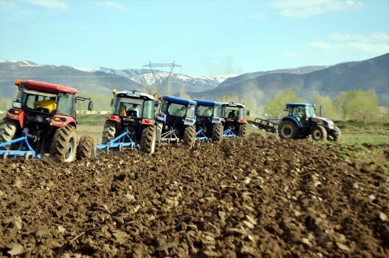 Muş Ovası'nda tohumlar toprakla buluştu
