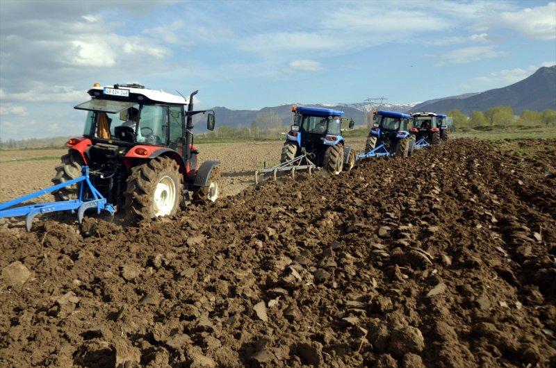 Muş Ovası'nda tohumlar toprakla buluştu