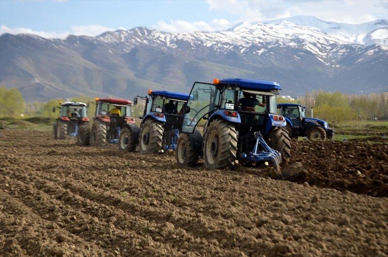 Muş Ovası'nda tohumlar toprakla buluştu