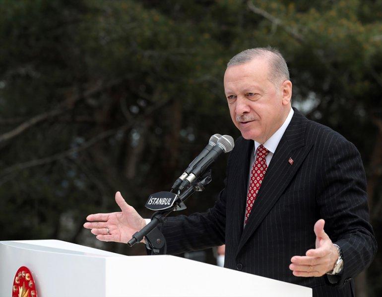 Dev Türk bayrağı, Çamlıca'da göndere çekildi