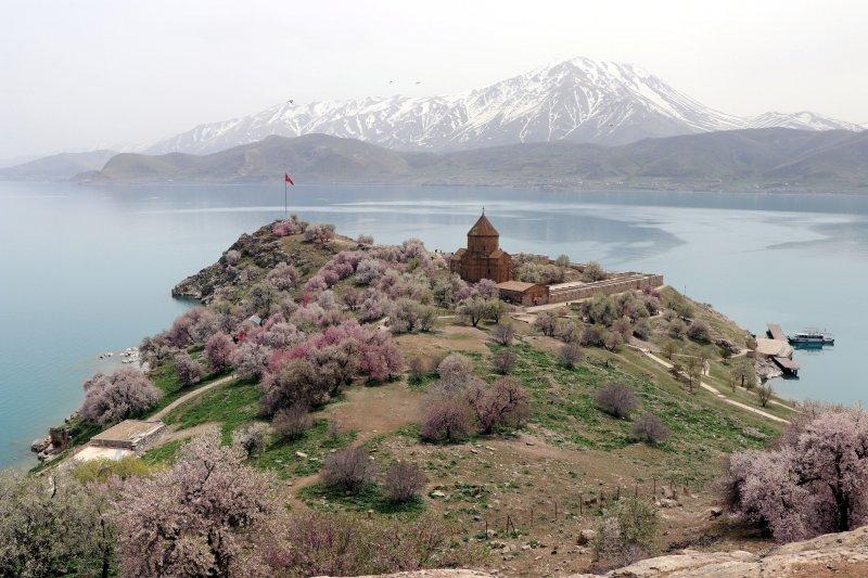 Akdamar Adası'nda kısıtlama sessizliği