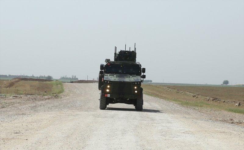 Mehmetçik, Suriyeli çocukların yüzünü güldürdü