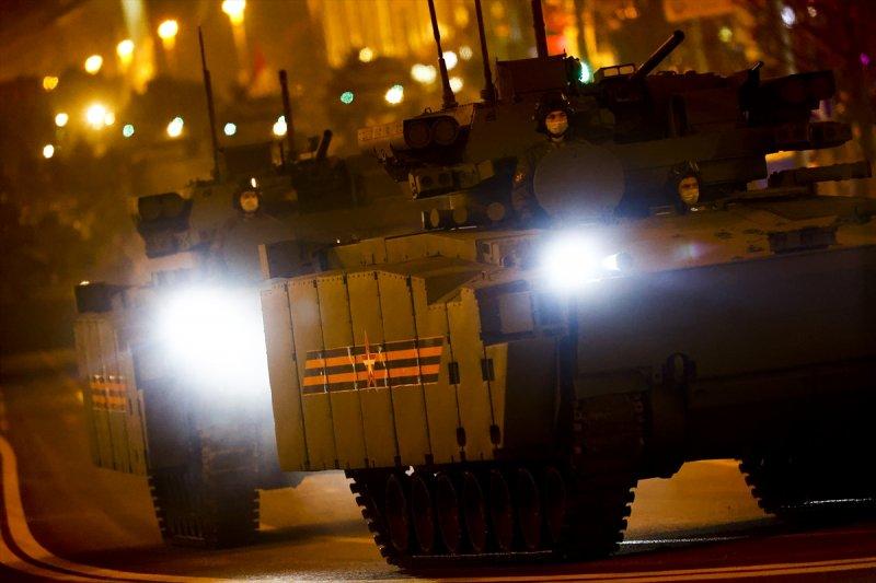 Moskova'da askeri geçit töreni provası