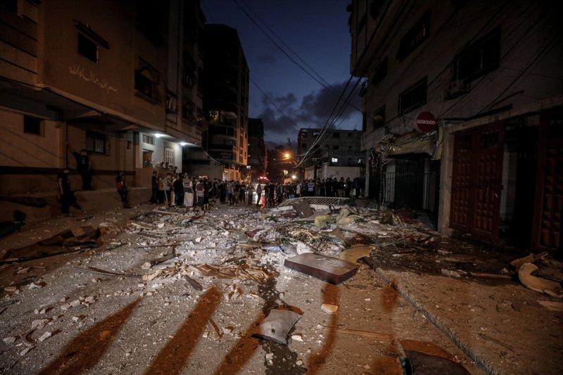 İsrail, Gazze'de yerleşim yerlerine saldırdı