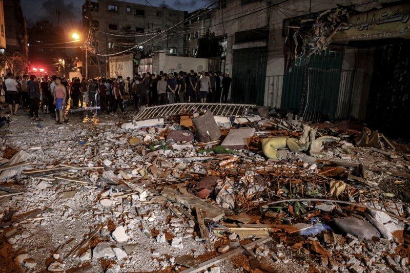 İsrail, Gazze'de yerleşim yerlerine saldırdı