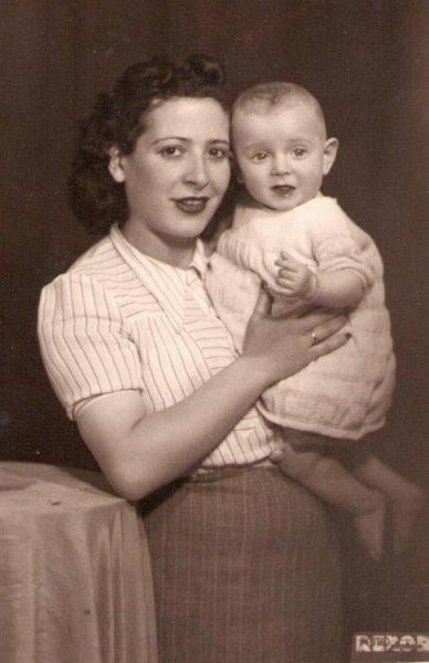 Tomris Uyar ve Turgut Uyar’ın aile arşivinden fotoğraflar