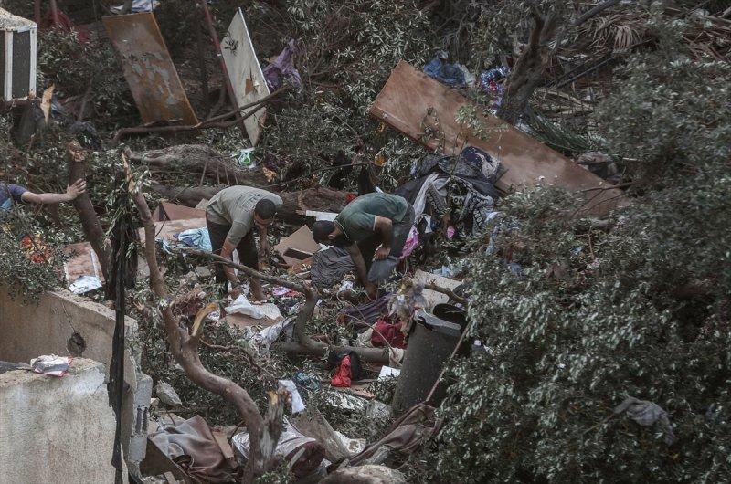 İsrail, Gazze'de yerleşim yerlerine saldırdı