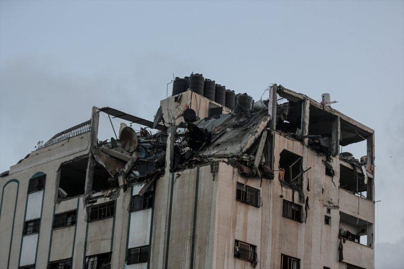 İsrail, Gazze'de yerleşim yerlerine saldırdı