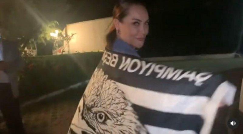 Beşiktaşlı ünlülerin şampiyonluk paylaşımları