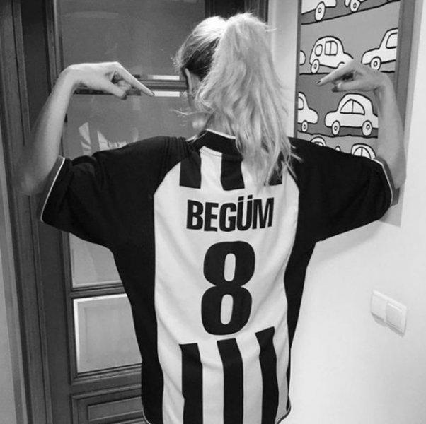 Beşiktaşlı ünlülerin şampiyonluk paylaşımları