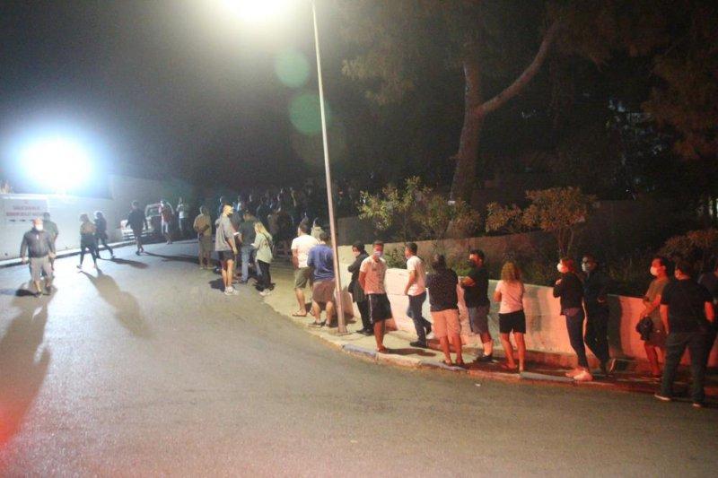 Türkiye'de aşılama hızlandı, hastanelerde kuyruk oluştu