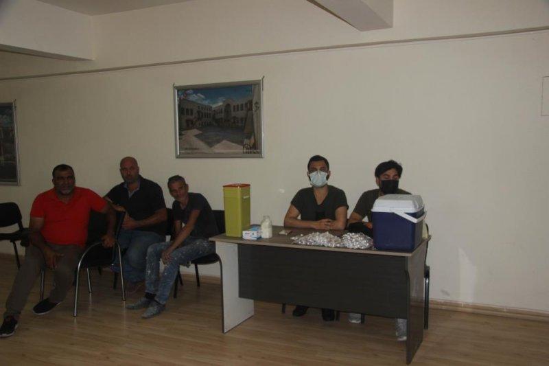 Türkiye'de aşılama hızlandı, hastanelerde kuyruk oluştu