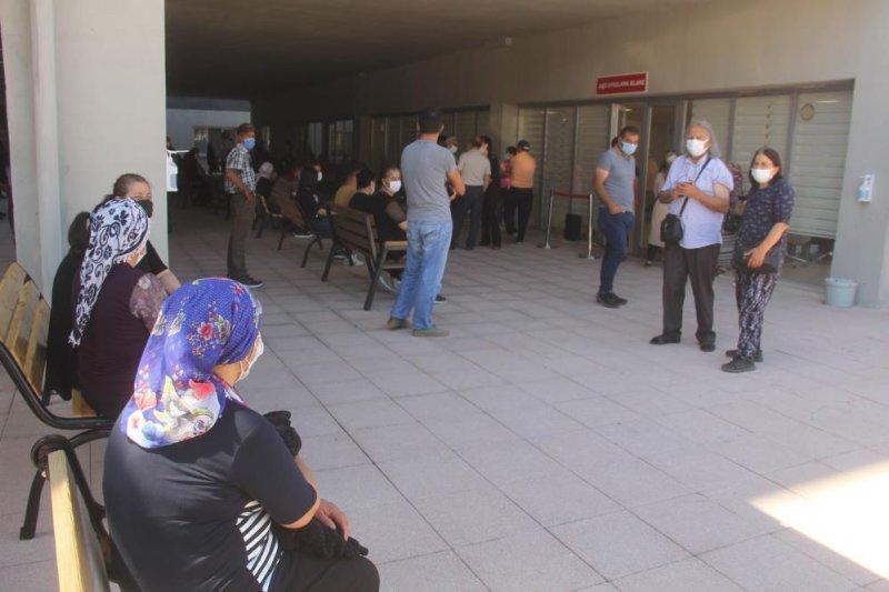 Türkiye'de aşılama hızlandı, hastanelerde kuyruk oluştu