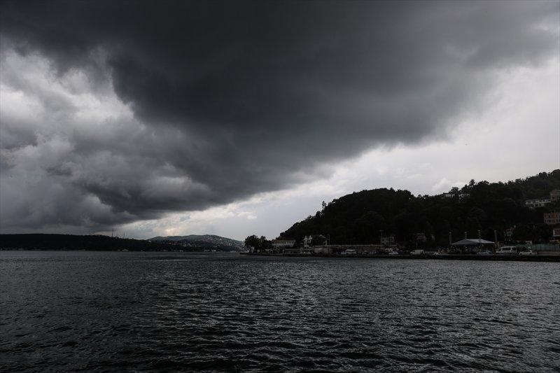 İstanbul'da sağanak hayatı felç etti