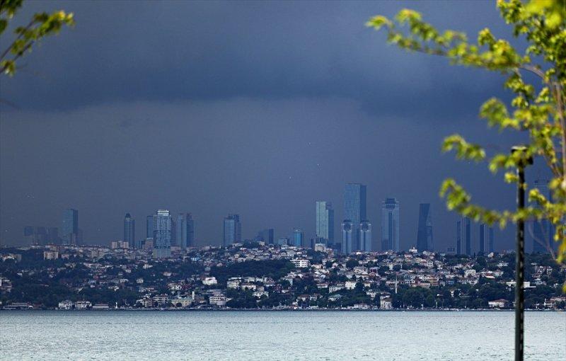 İstanbul'da sağanak hayatı felç etti