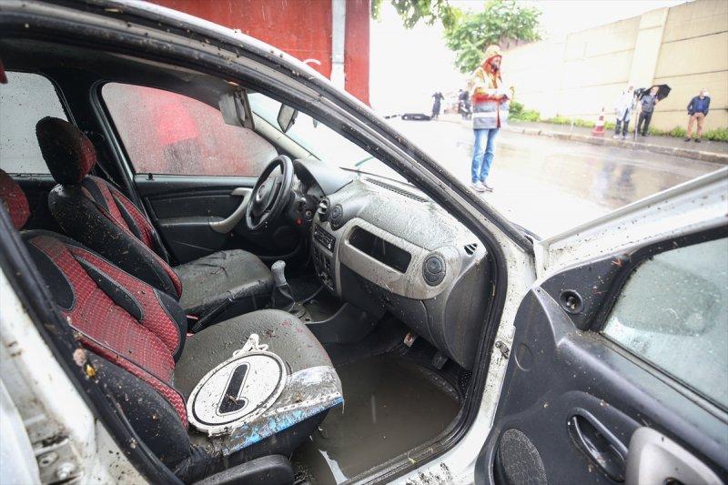 İstanbul'da sağanak hayatı felç etti