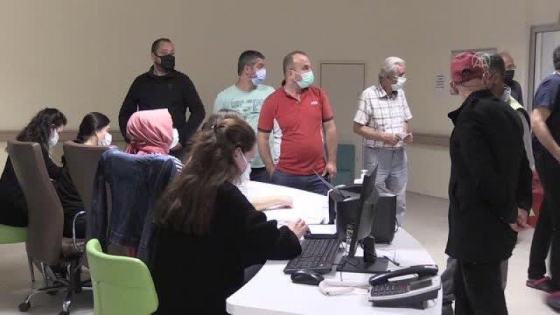 Türkiye'de aşılama hızlandı, hastanelerde kuyruk oluştu