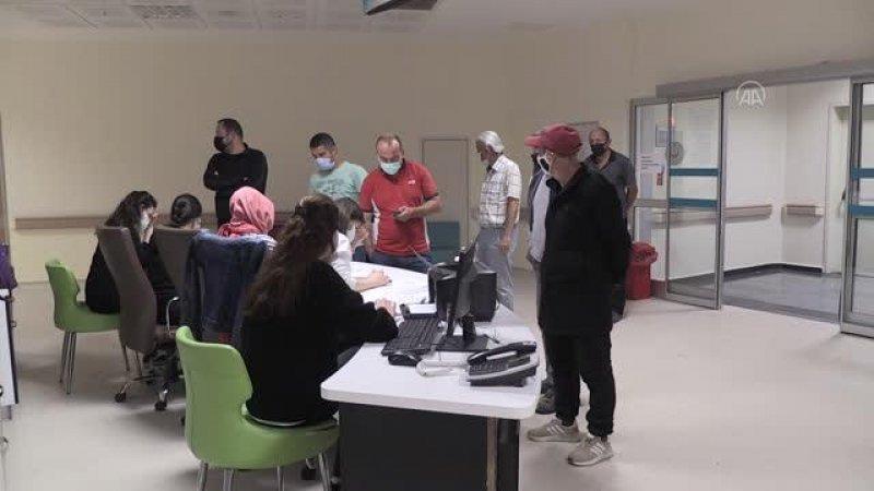 Türkiye'de aşılama hızlandı, hastanelerde kuyruk oluştu