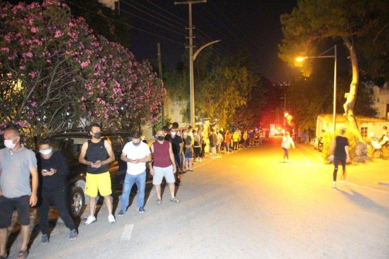 Türkiye'de aşılama hızlandı, hastanelerde kuyruk oluştu